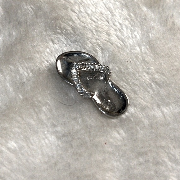 Jewelry - 🩴 RHINESTONE CRYSTAL EMBELLISHED SILVER FLIP FLOP PENDANT